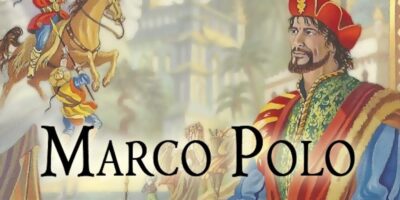 Ilustração de Marco Polo usando roupas ornamentadas em vermelho, verde e dourado, com um chapéu vermelho. Ao fundo aparecem cenas estilizadas com pessoas, cavalos e construções que remetem a paisagens históricas da Rota da Seda. O nome ‘MARCO POLO’ aparece em letras grandes no centro da imagem.